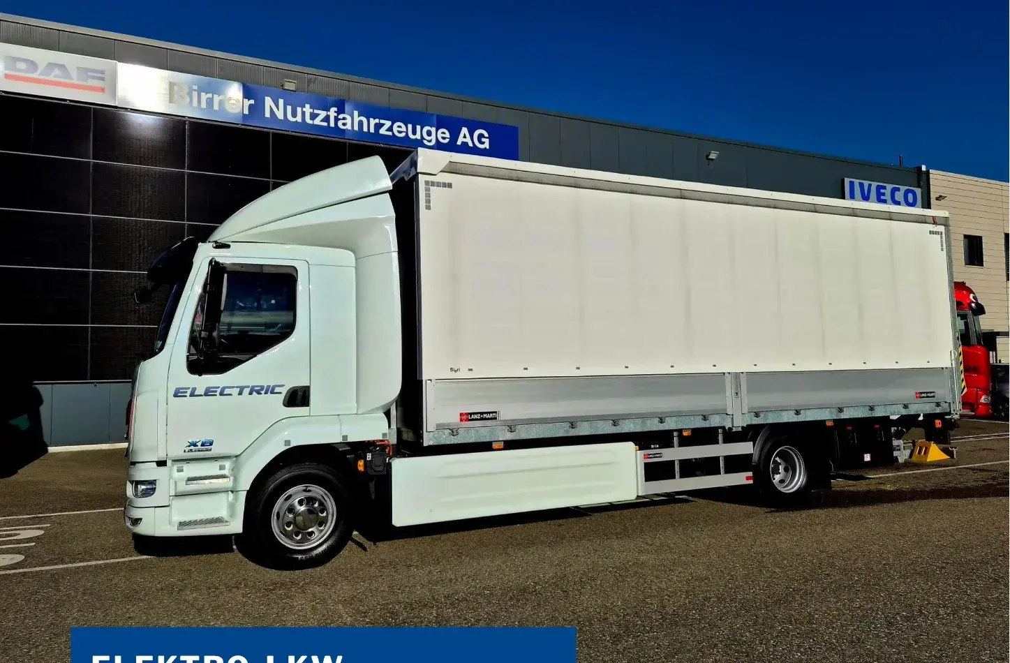 DAF XB 190 Electric Elektro-LKW vor der Birrer Nutzfahrzeuge AG in Sisseln